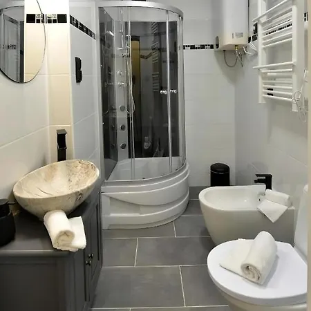 Апартаменты Residenza Santa Anastasia At Piazza Erbe Blu Charme With Lift And Ac *