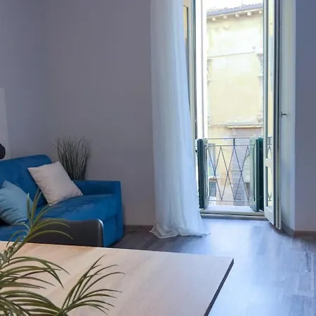 Residenza Santa Anastasia At Piazza Erbe Blu Charme With Lift And Ac Апартаменты