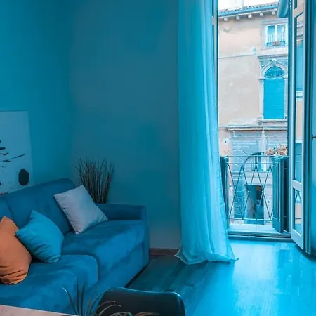 Residenza Santa Anastasia At Piazza Erbe Blu Charme With Lift And Ac Апартаменты *
