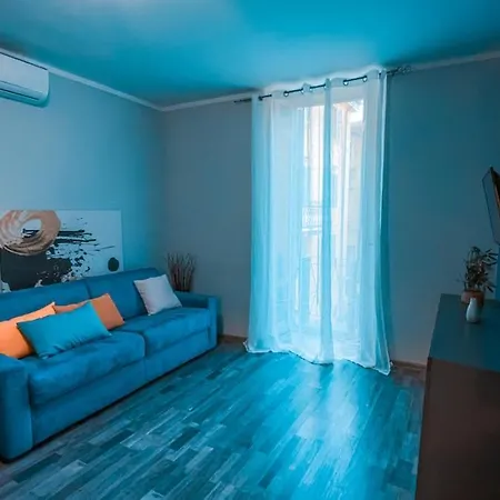 Апартаменты Residenza Santa Anastasia At Piazza Erbe Blu Charme With Lift And Ac *