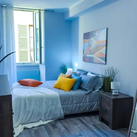 Residenza Santa Anastasia At Piazza Erbe Blu Charme With Lift And Ac Апартаменты *