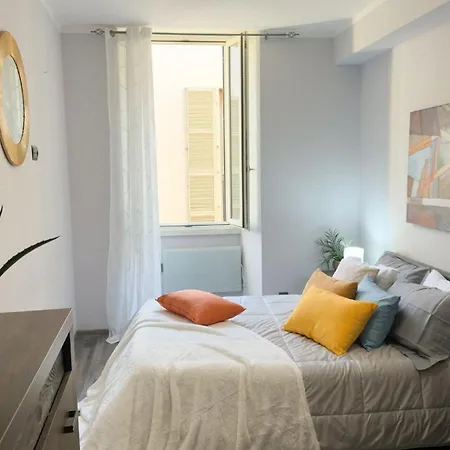 Апартаменты Residenza Santa Anastasia At Piazza Erbe Blu Charme With Lift And Ac Верона