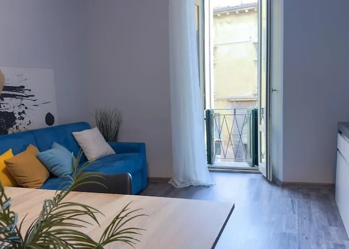 Residenza Santa Anastasia At Piazza Erbe Blu Charme With Lift And Ac Apartment