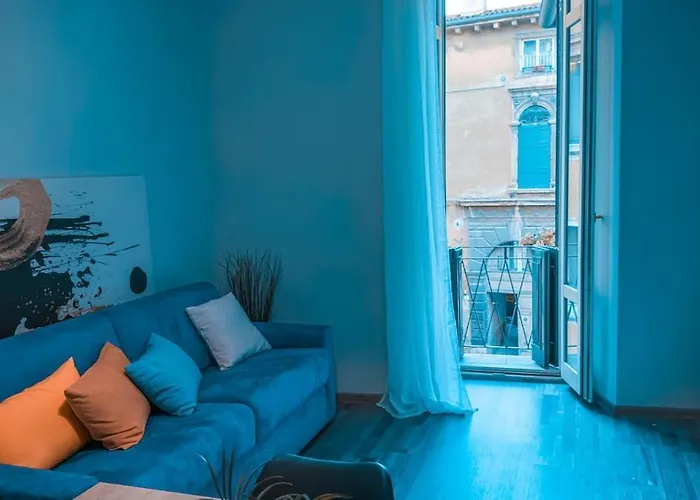 Residenza Santa Anastasia At Piazza Erbe Blu Charme With Lift And Ac Apartment *