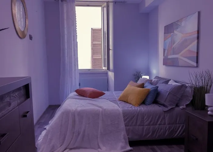 Residenza Santa Anastasia At Piazza Erbe Blu Charme With Lift And Ac