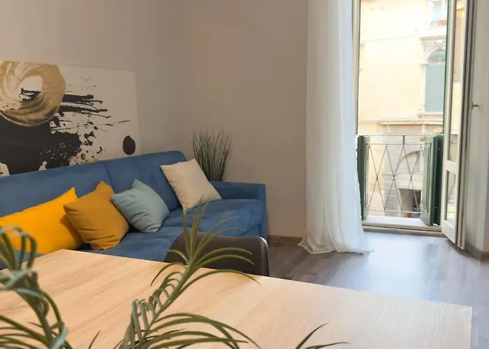 Residenza Santa Anastasia At Piazza Erbe Blu Charme With Lift And Ac